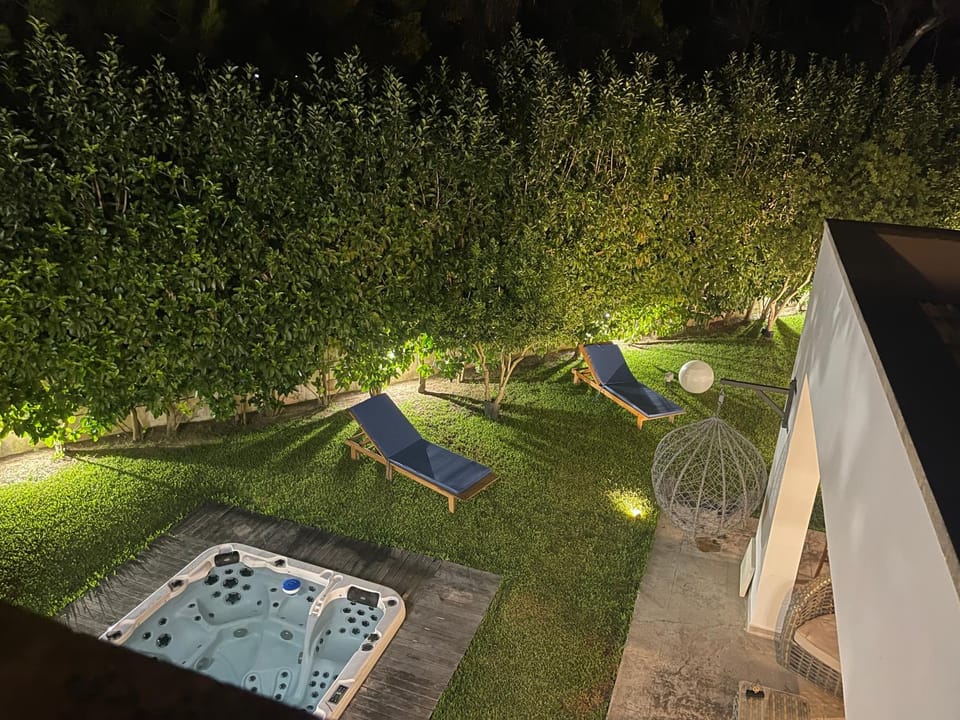 Garden, Hot Tub, Garden view, sunbed