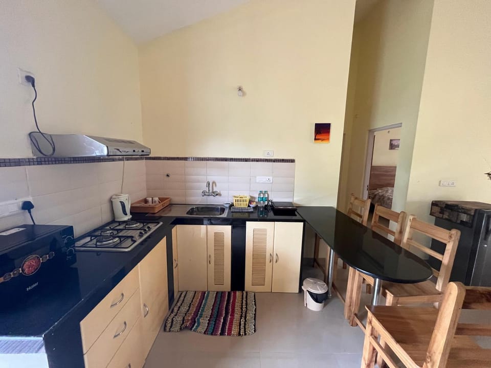 Kitchen or kitchenette, Seating area, Dining area