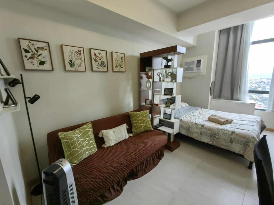 Bed, Living room, Seating area, Bedroom, towels