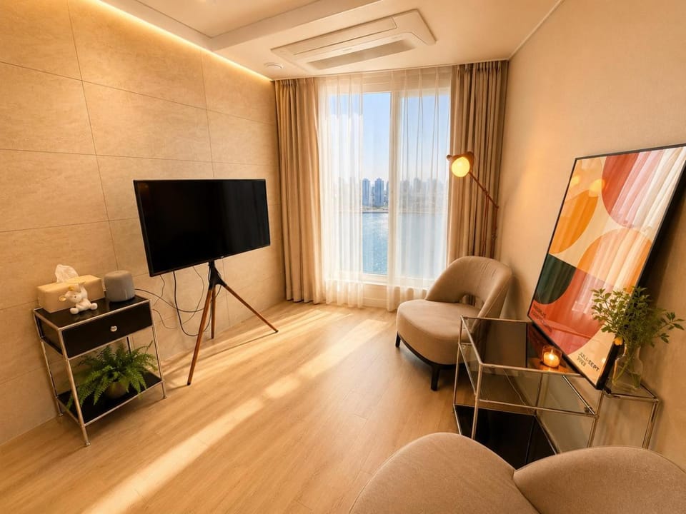 Communal lounge/ TV room, TV and multimedia, Living room, Seating area