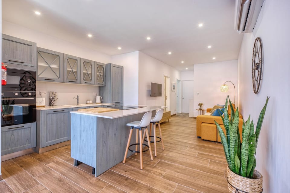 Qala Tranquil Escape - Stylish with Terrace & AC Apartment in Malta