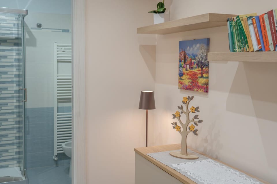Shower, Bathroom, Decorative detail