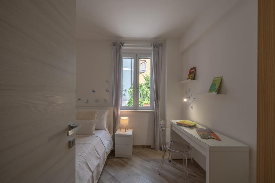 Bed, Photo of the whole room, Bedroom, heating, internet