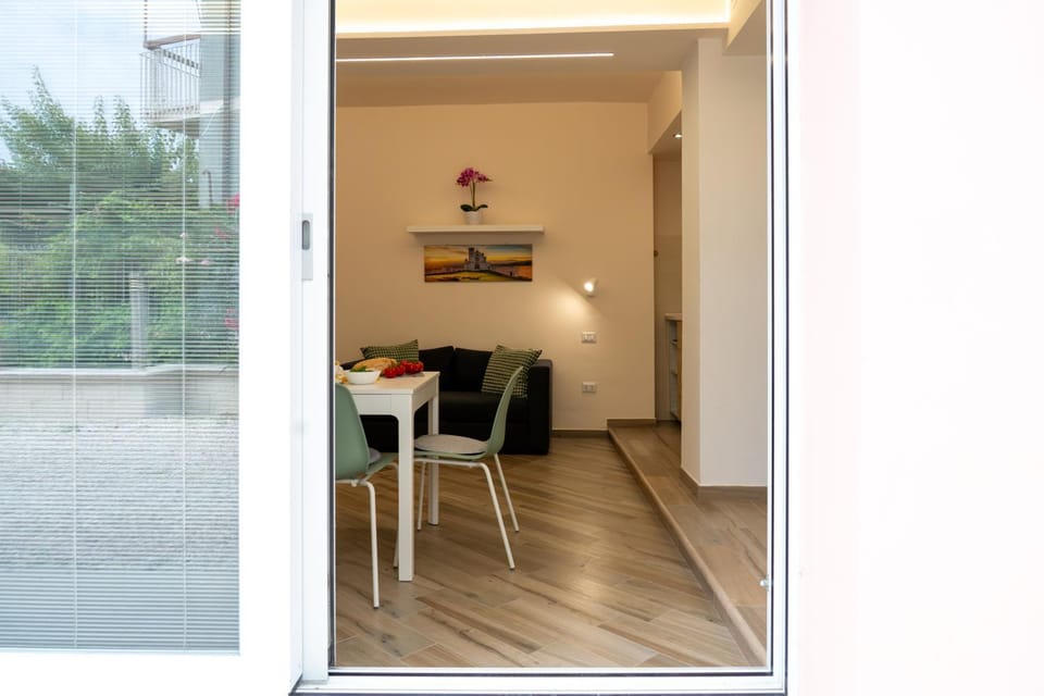 Living room, Seating area, Dining area, Inner courtyard view, internet