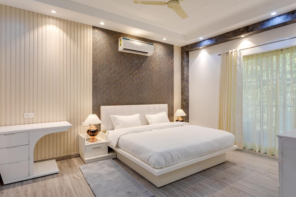 Photo of the whole room, Bedroom
