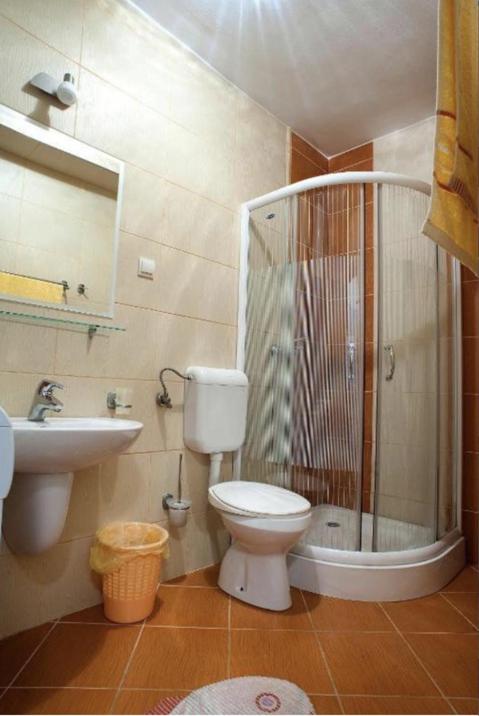 Shower, Toilet, Bathroom, towels