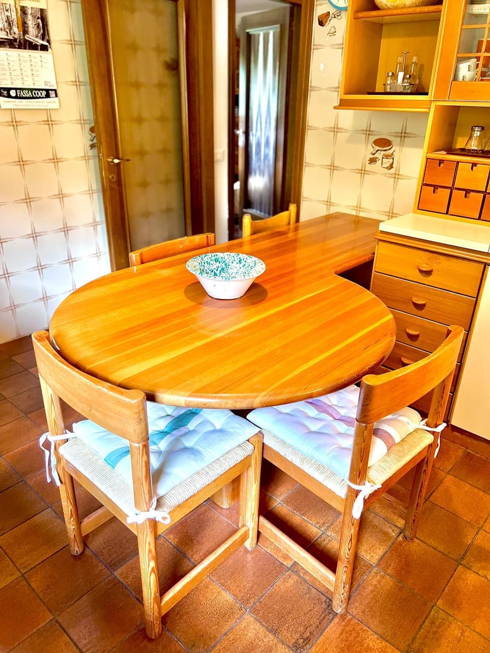 Kitchen or kitchenette, Living room, Seating area