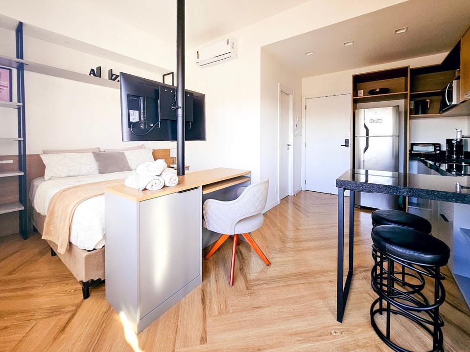 Bed, Kitchen or kitchenette, Living room, Photo of the whole room, Seating area, Dining area