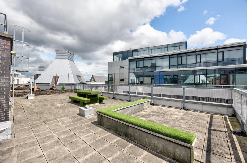 2 Bed Apartment with Roof Terrace 10 Min Walk to River Liffey Apartment in Dublin