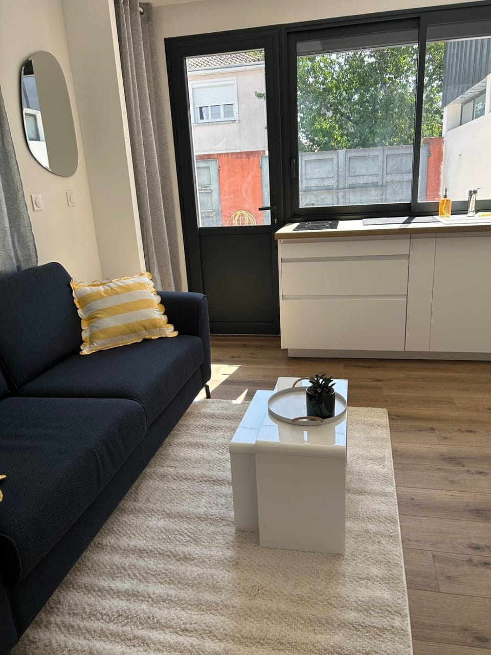 Kitchen or kitchenette, Living room, Seating area