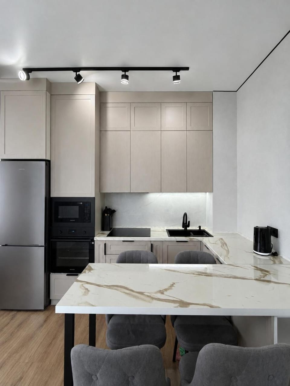 Kitchen or kitchenette, microwave, oven, stove, stove, kitchen, kitchen