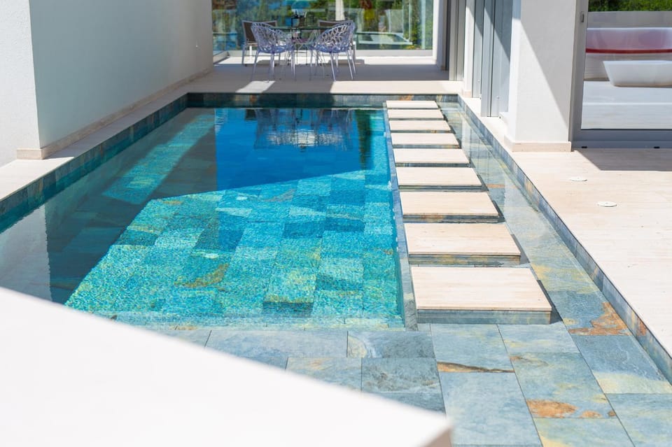 Day, Pool view, Swimming pool, sunbed