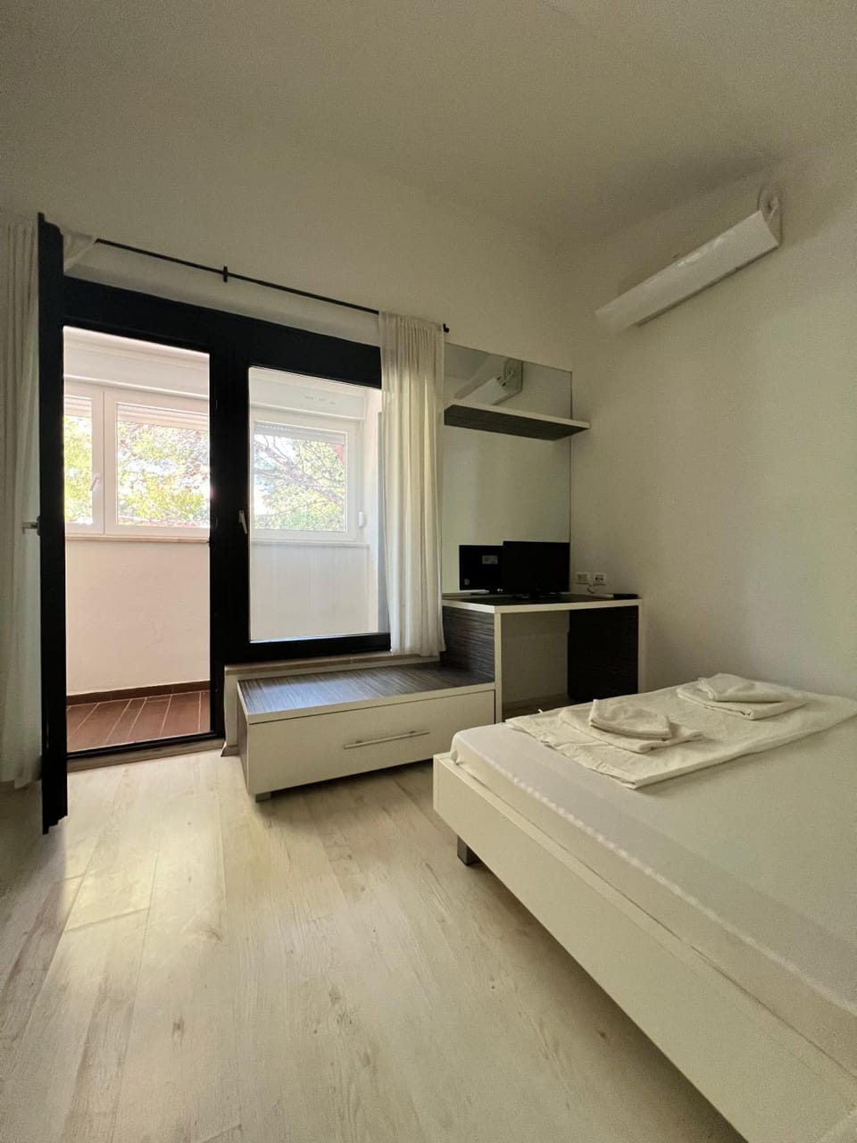 Bed, Bedroom, air conditioner