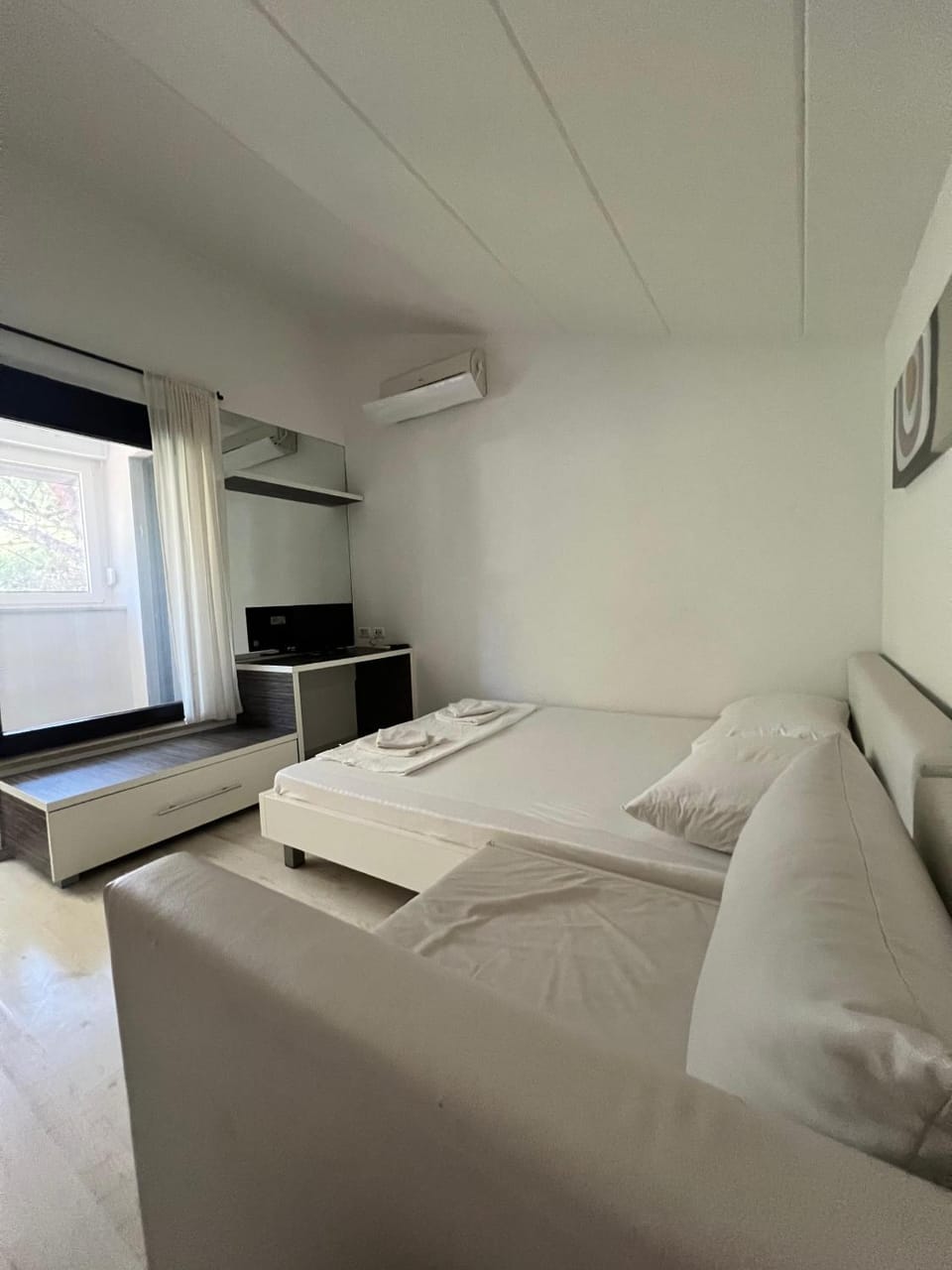 Bed, Bedroom, air conditioner