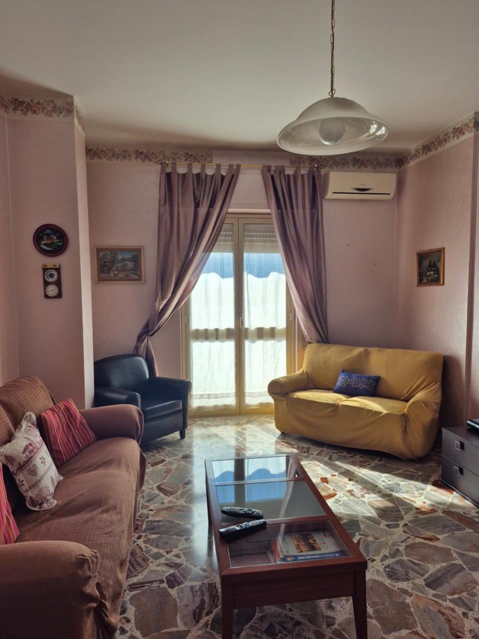 Living room, air conditioner