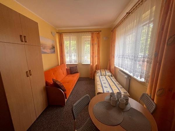 Bed, Photo of the whole room, Seating area, Bedroom