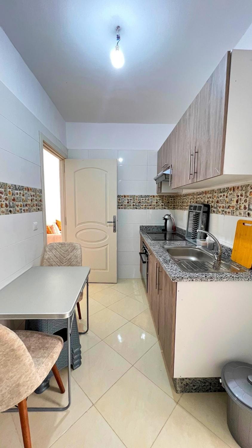 Kitchen or kitchenette, Dining area, stove