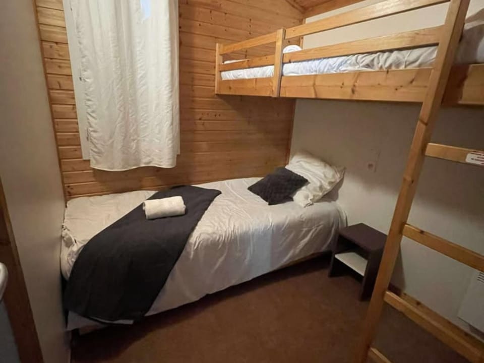 Bed, Photo of the whole room, Bedroom, bunk bed