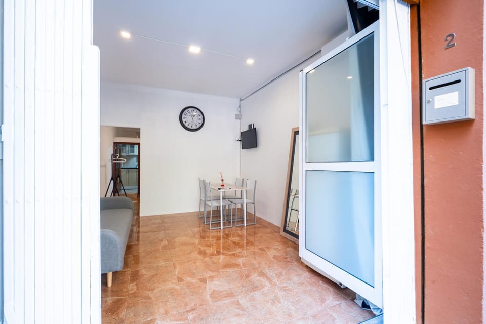 Loft Economico Cerca del Centro 1 Domitorio y Sofa cama 4pax AC Apartment in Valencia