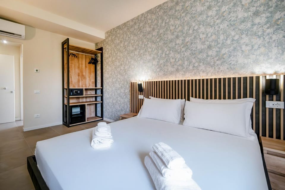 Bed, Photo of the whole room, Bedroom, towels, wardrobe, air conditioner