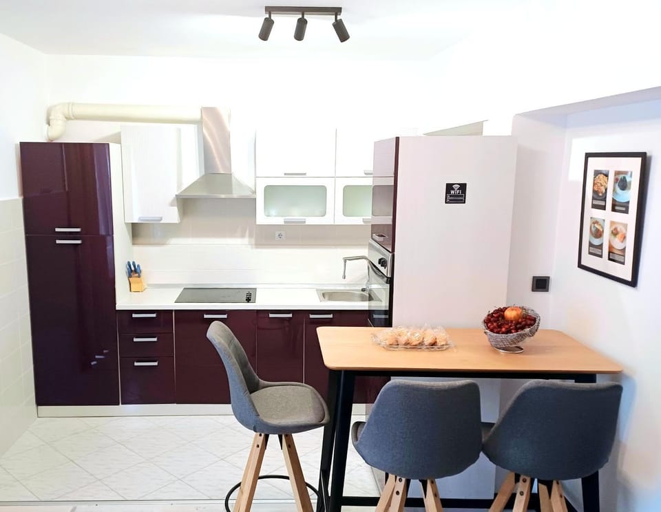 Kitchen or kitchenette, Dining area, dishwasher, oven, stove