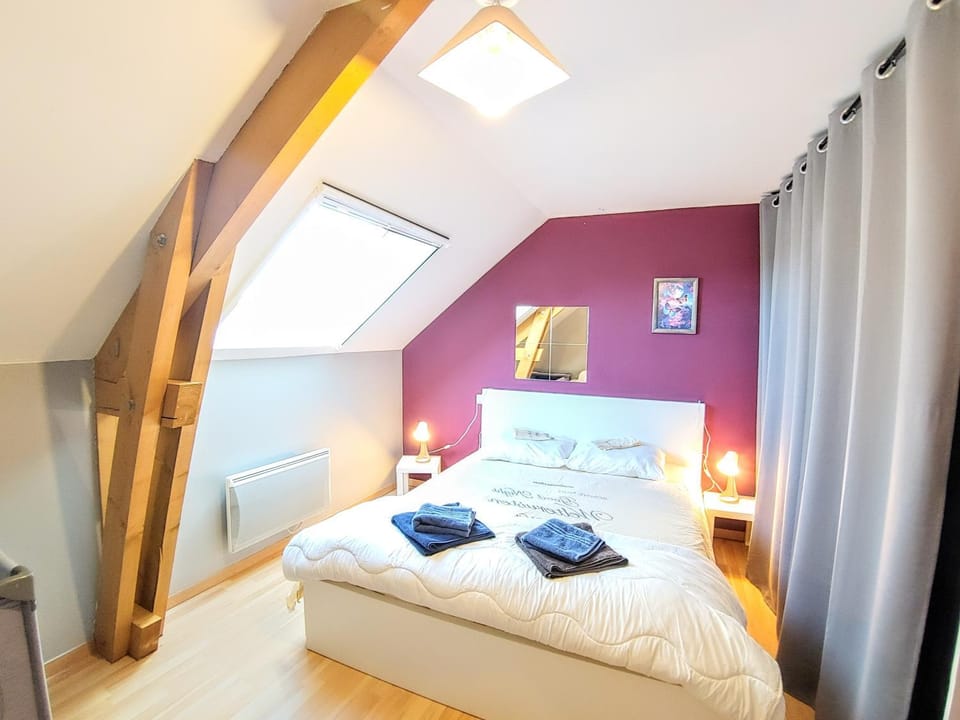 Bed, Photo of the whole room, Bedroom, towels, wardrobe