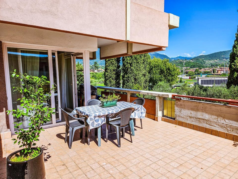 View (from property/room), Balcony/Terrace, City view, Garden view, Mountain view