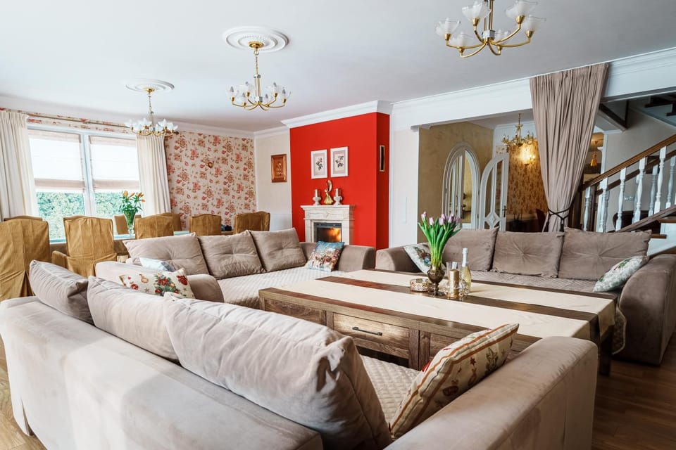 Communal lounge/ TV room, TV and multimedia, Living room, Seating area, Dining area, Meeting/conference room, fireplace