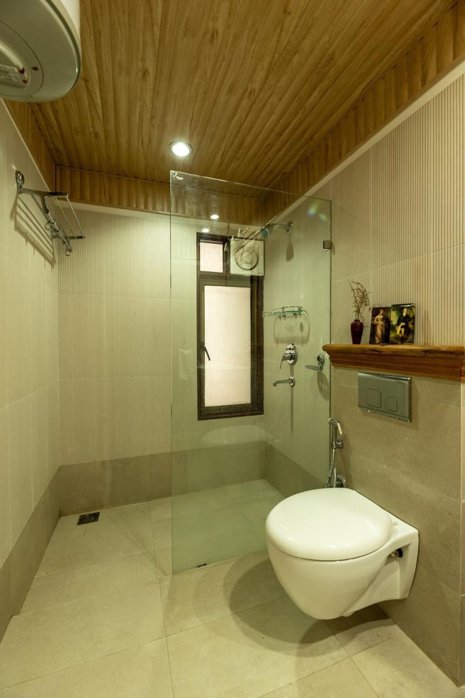 Lake View 2BHK close to mall road l Lake Daze House in Uttarakhand