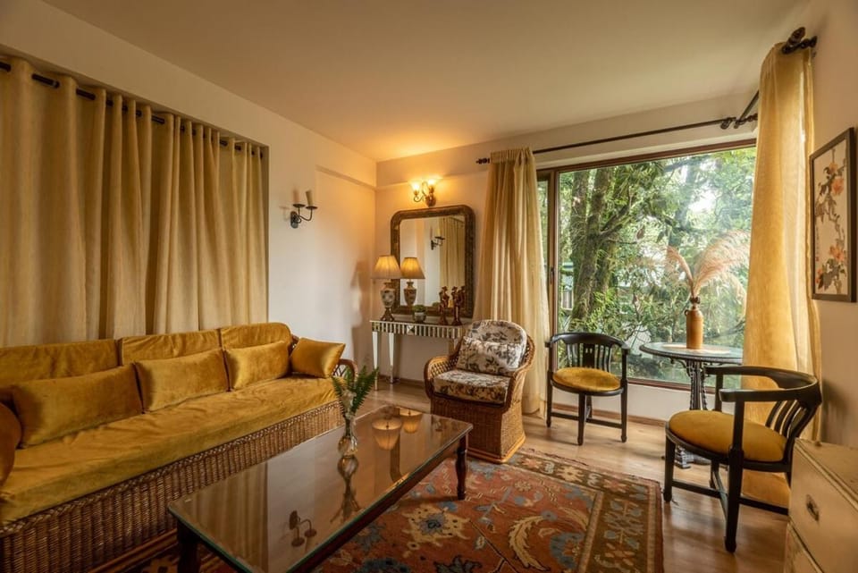 Lake View 2BHK close to mall road l Lake Daze House in Uttarakhand