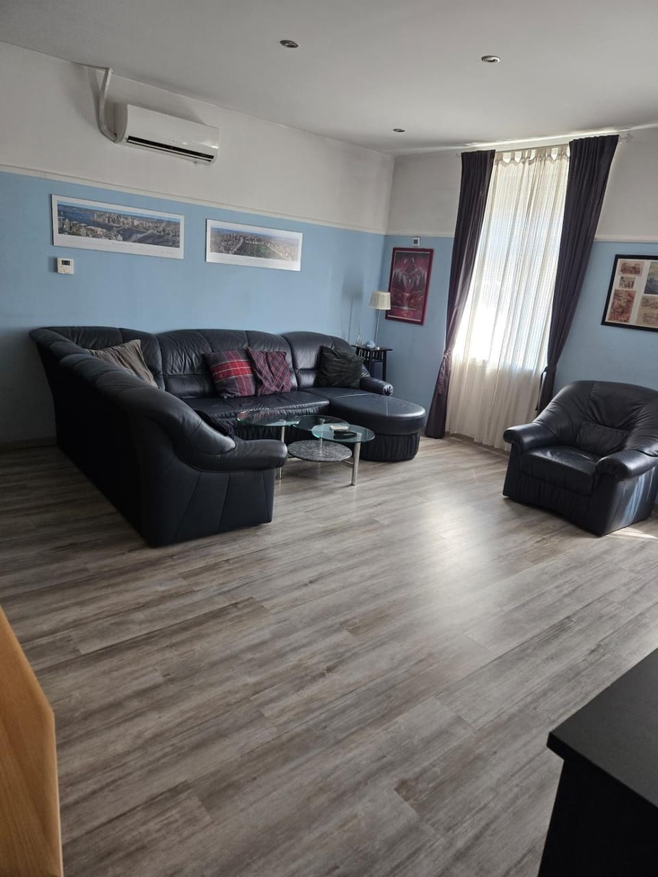 TV and multimedia, Living room, Seating area, air conditioner