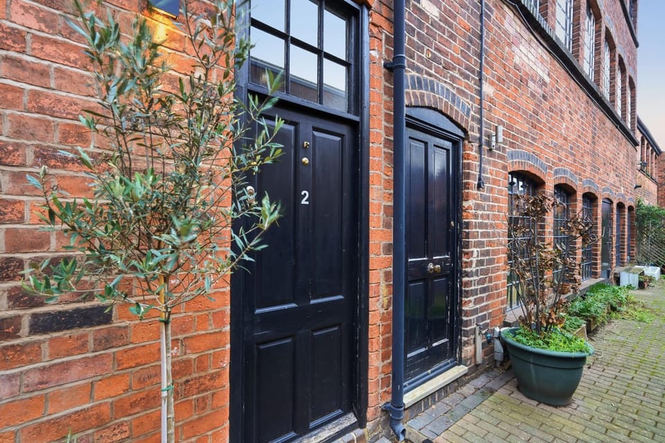 Property building, Facade/entrance