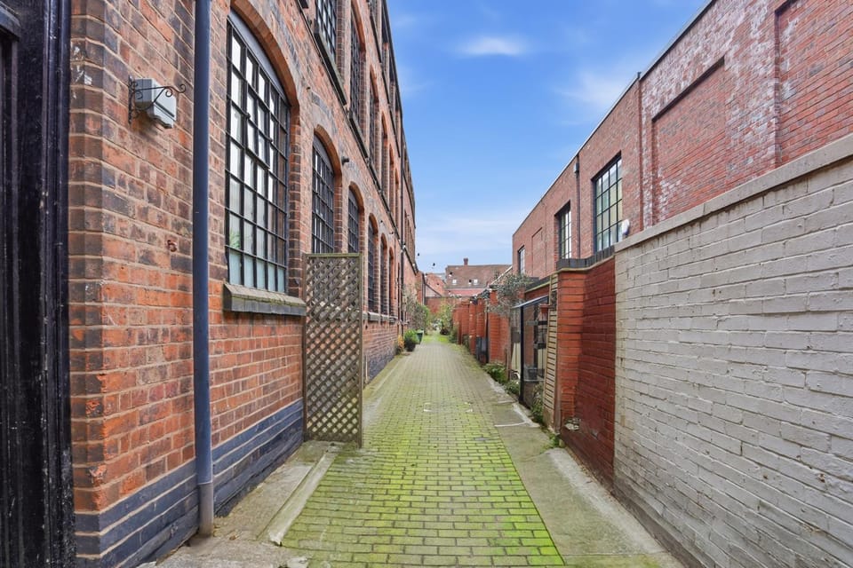 Property building, Neighbourhood