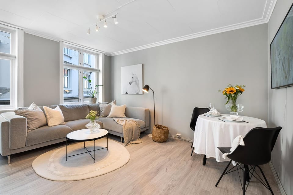 Charming Apartment, Walk to Everything in Bergen Apartment in Bergen