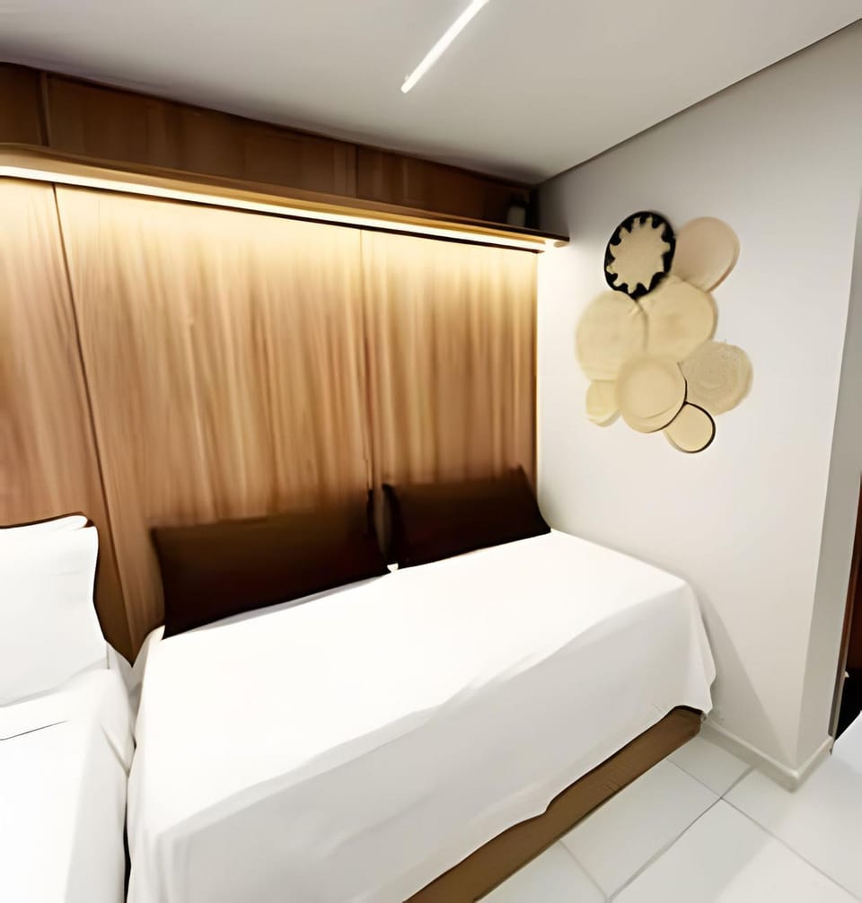 Bed, Seating area
