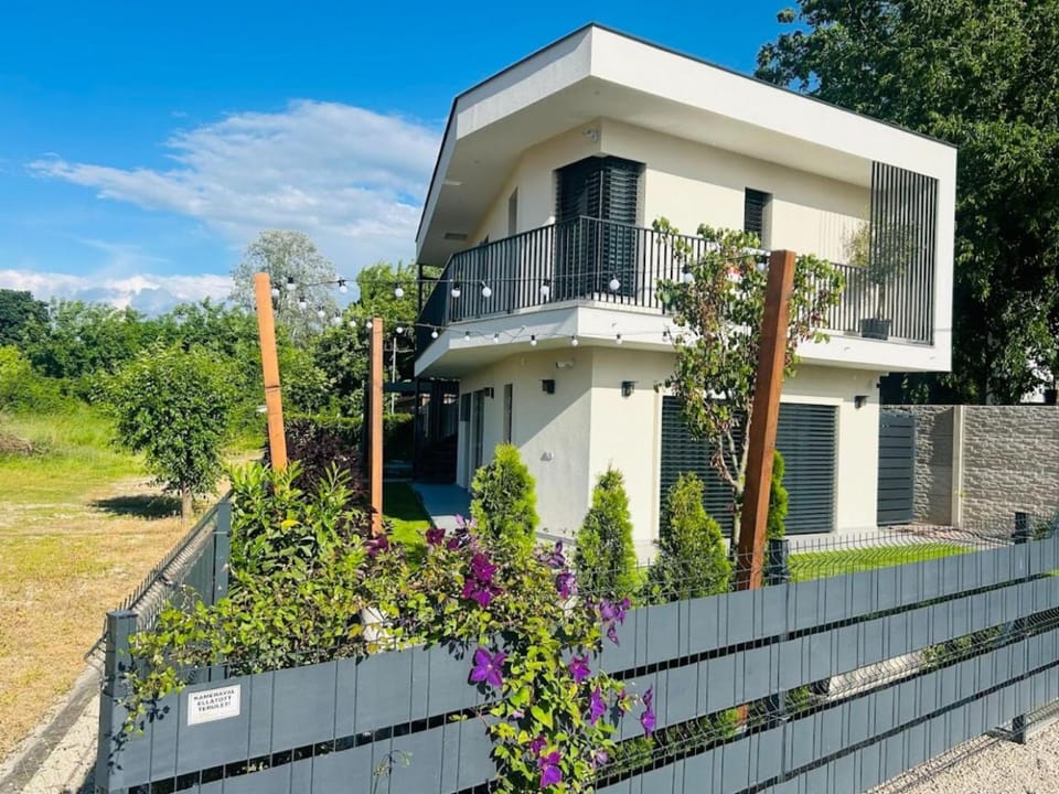 Property building, Balcony/Terrace