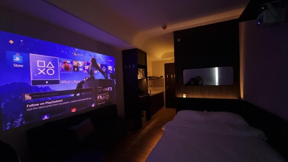 Highwind - Projector, Playstation 4, Pool Apartment in Calabarzon