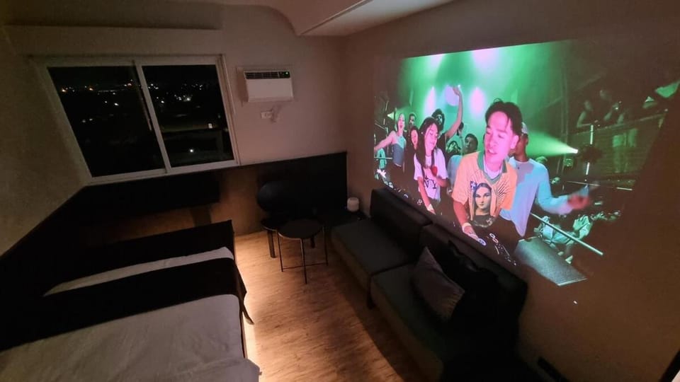 Highwind - Projector, Playstation 4, Pool Apartment in Calabarzon