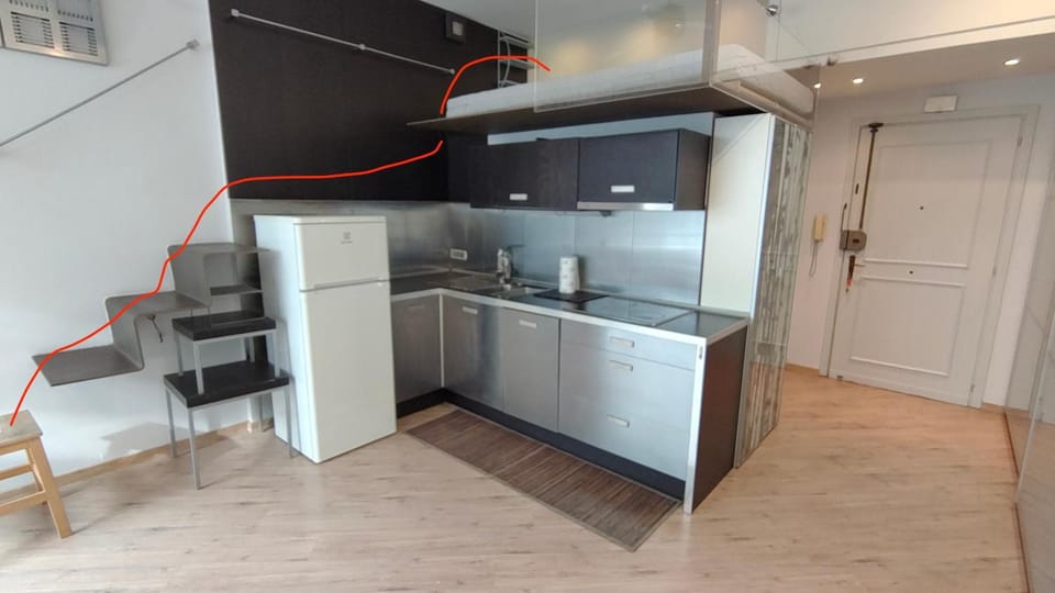 Kitchen or kitchenette, dishwasher, stove
