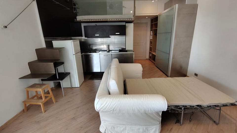 Kitchen or kitchenette, Living room, Dining area, oven, pet friendly, stove