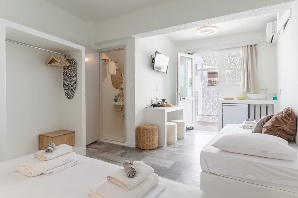 Living room, Bedroom