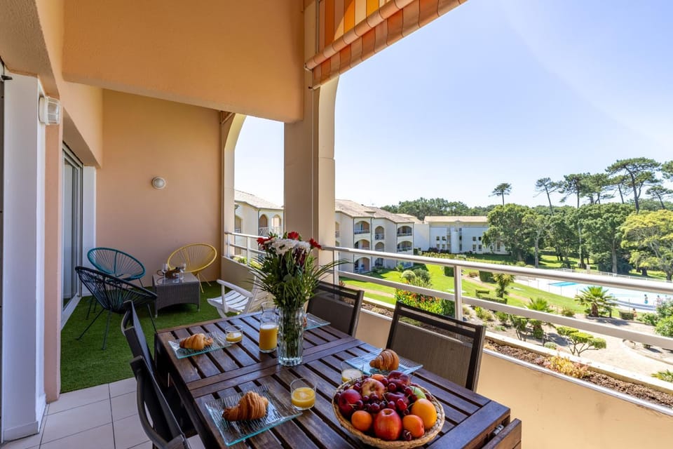 Patio, Balcony/Terrace, Dining area, Garden view, Pool view