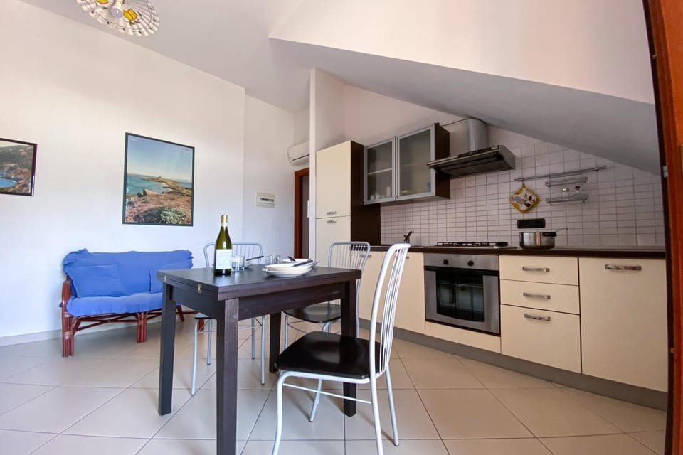 Kitchen or kitchenette, Living room, Dining area