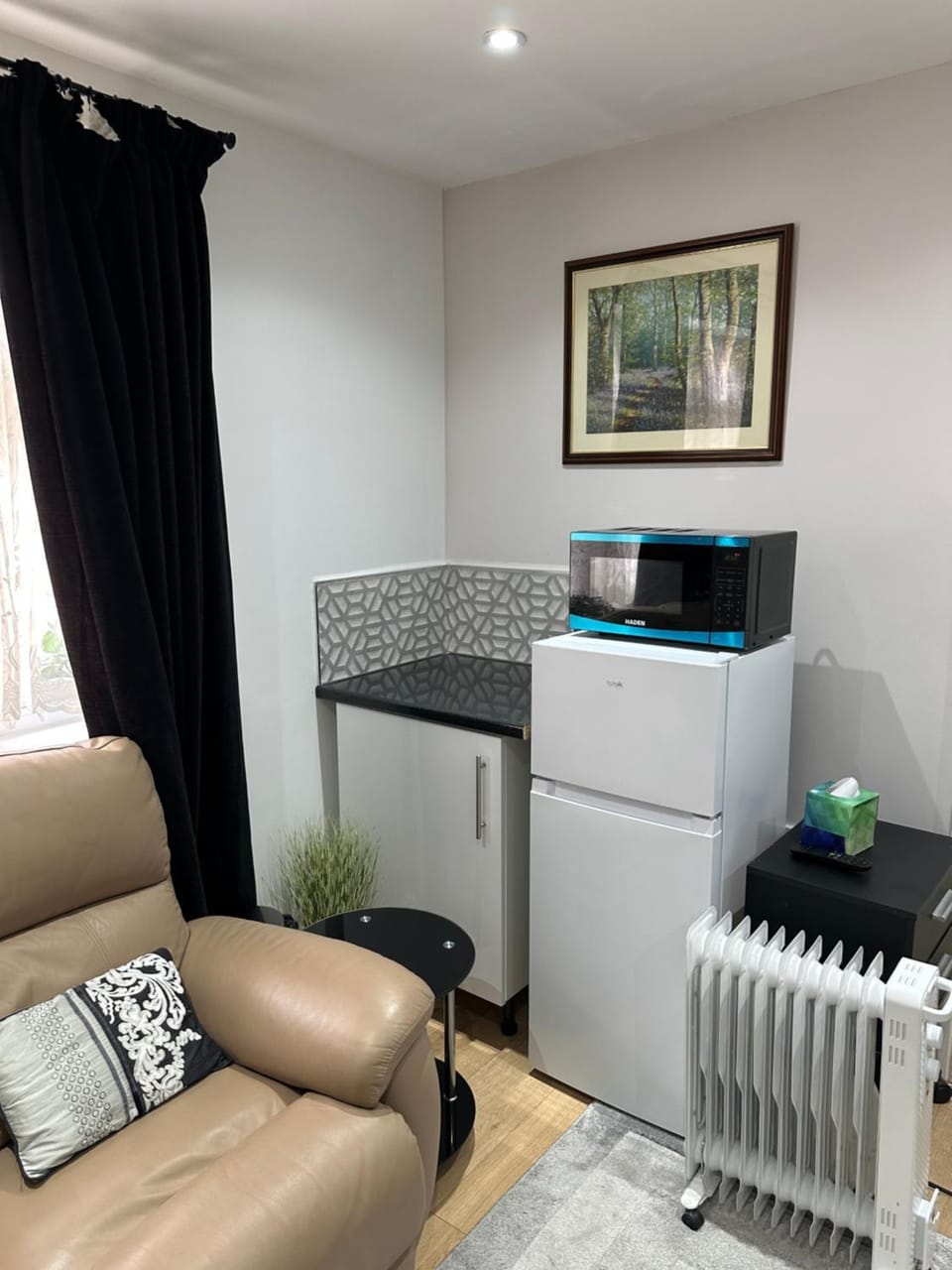 A Comfortable and Cosy Self Contained Room Bed and Breakfast in Romford