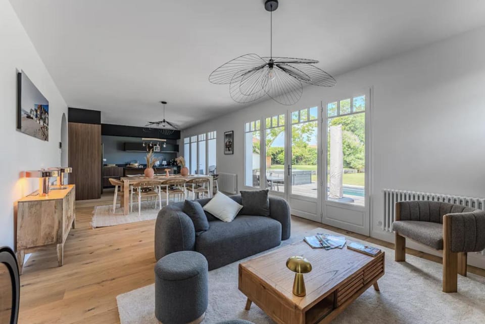 Communal lounge/ TV room, Living room, Seating area