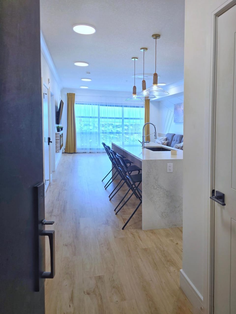 Communal lounge/ TV room, Coffee/tea facilities, Kitchen or kitchenette, Living room, Seating area, Dining area, Evening entertainment, Street view, internet, microwave, oven, stove, elevator