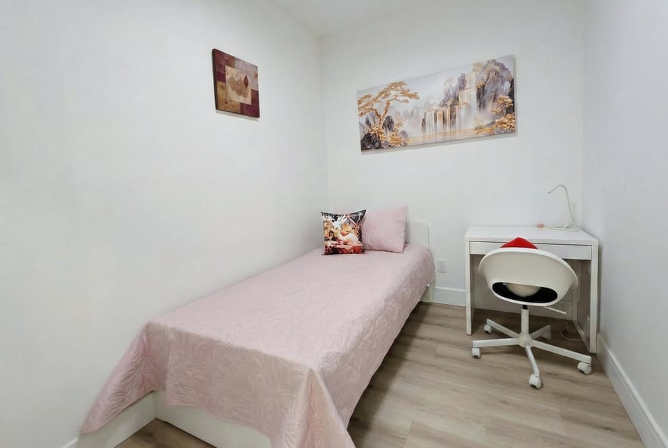 Bed, Place of worship, Photo of the whole room, Bedroom