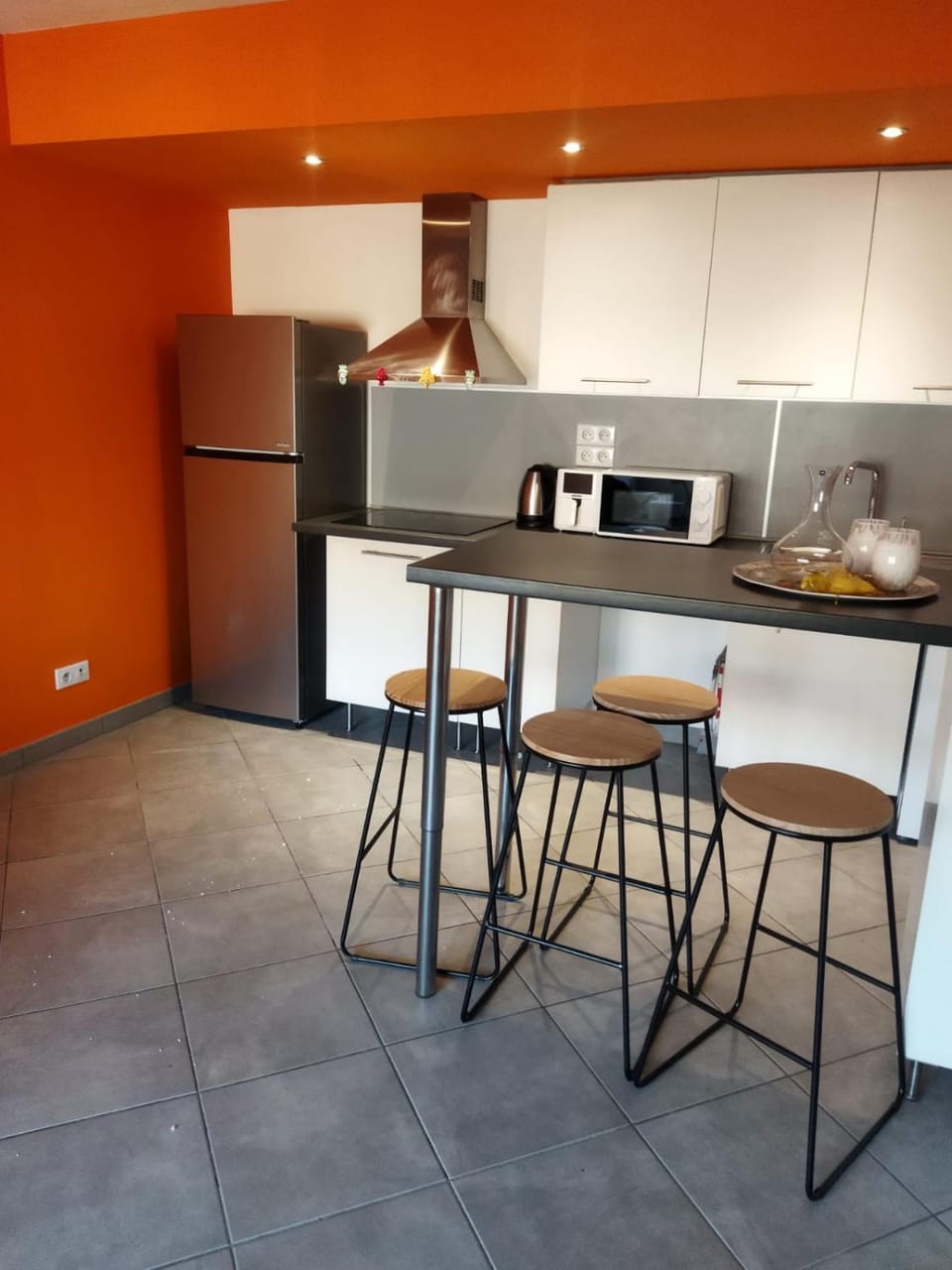 Kitchen or kitchenette, Dining area, minibar