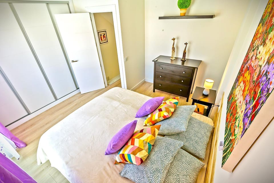 Bed, View (from property/room), Balcony/Terrace, Photo of the whole room, Bedroom, Garden view, Pool view, Inner courtyard view, towels, wardrobe, air conditioner