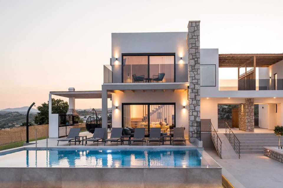 Property building, Natural landscape, View (from property/room), Balcony/Terrace, Pool view, Swimming pool, sunbed
